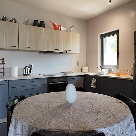 Tzouzos-kordopateika In Prosilio, Kardamyli Prosilio (Peloponnese)