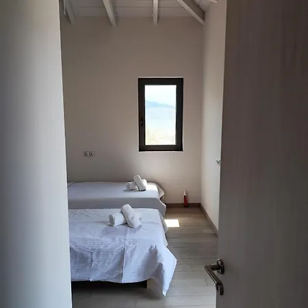 Tzouzos-kordopateika In Prosilio, Kardamyli Prosilio (Peloponnese)