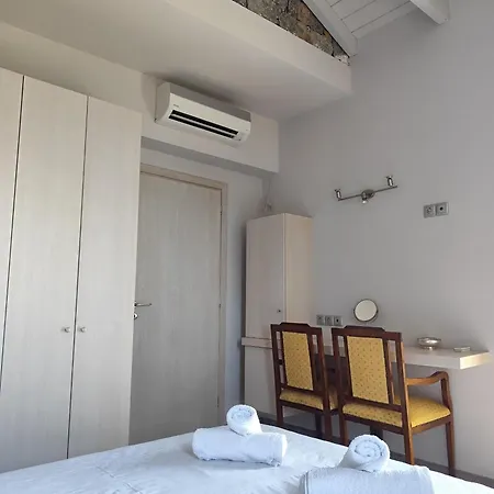 Tzouzos-kordopateika In Prosilio, Kardamyli Prosilio (Peloponnese)